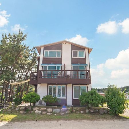 Goseong Omaju Pension Экстерьер фото