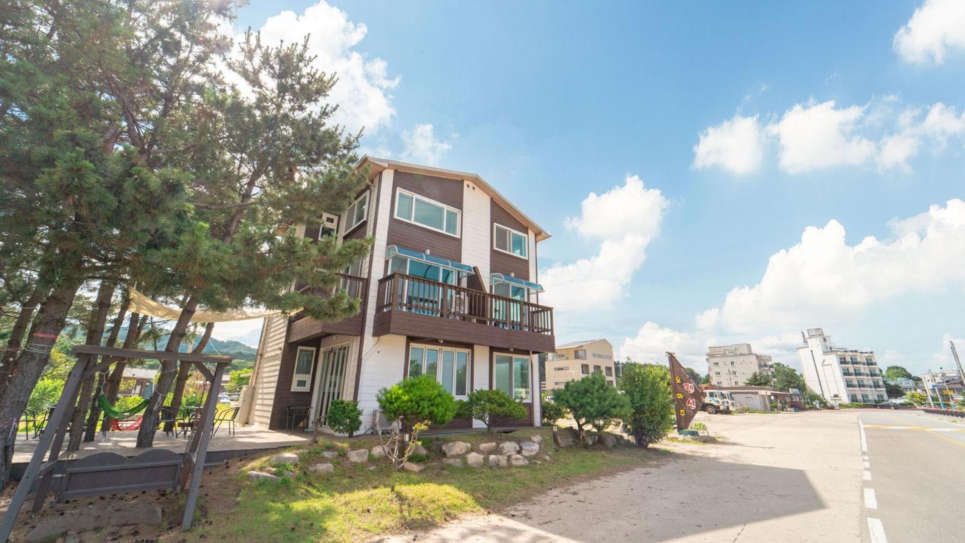 Goseong Omaju Pension Экстерьер фото