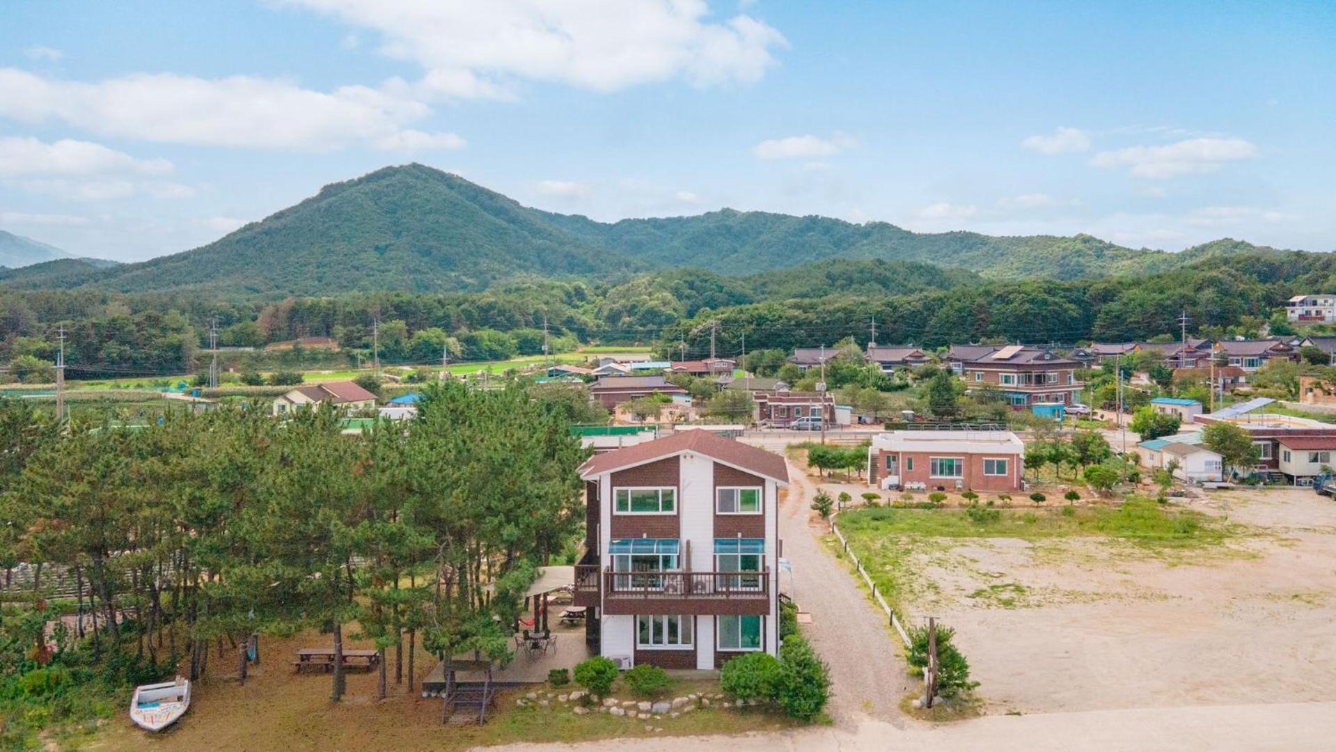 Goseong Omaju Pension Экстерьер фото